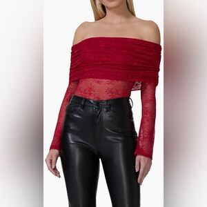 ♥️♥️♥️AFRM♥️♥️♥️
♥️Lennox Ruched Off the Shoulder Lace Bodysuit ♥️